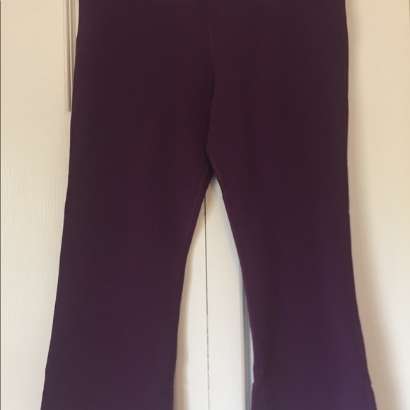 One Tooth Split Capri Leggings - Picture 2 of 9